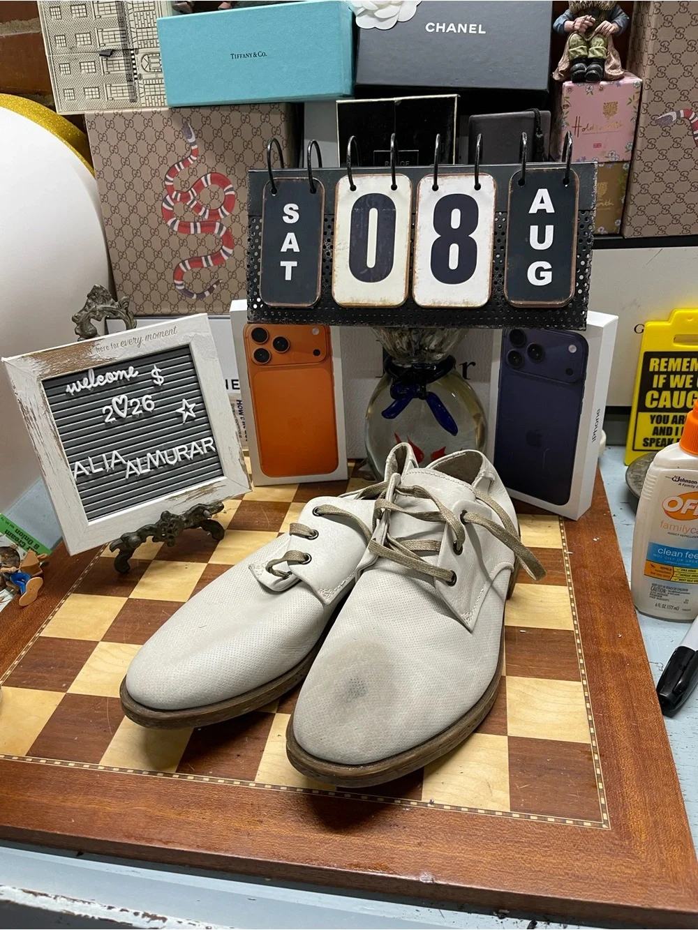Robert Wayne cream leather casual shoes featuring side cut-outs and tan laces